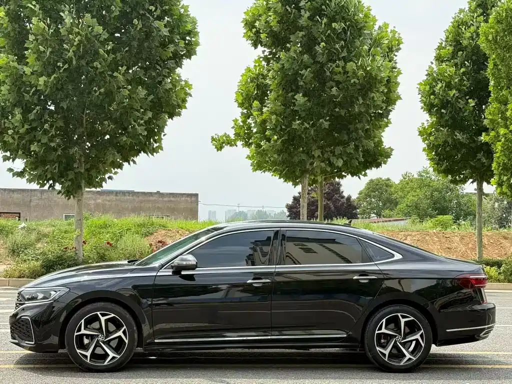 Volkswagen Passat 2023 — фото 10