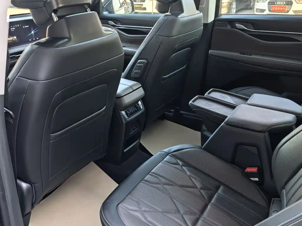 Ford Edge 2025 — фото 12