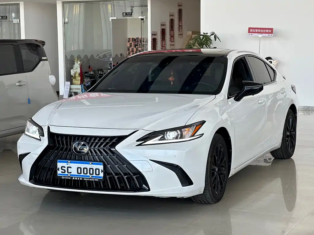 Lexus ES 2022 — фото 1