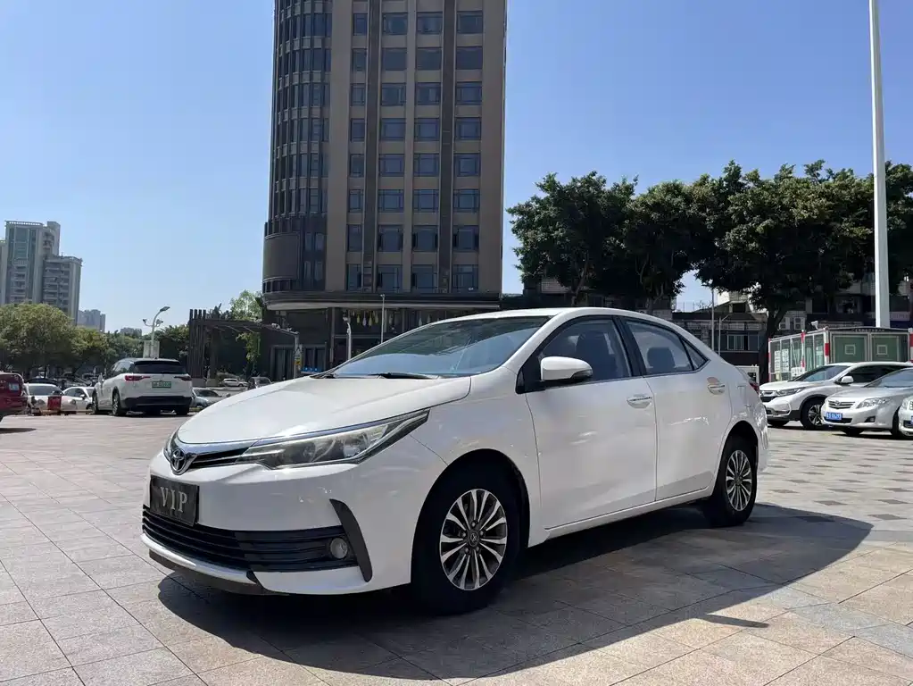 Toyota Corolla 2018 — фото 1