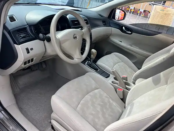 Nissan Tiida 2012