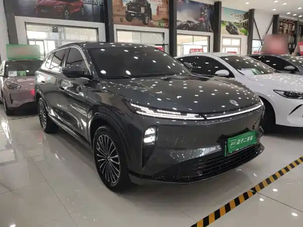 Dongfeng Fengshen L8 2025