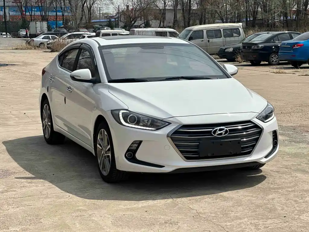 Hyundai Elantra 2019 — фото 4