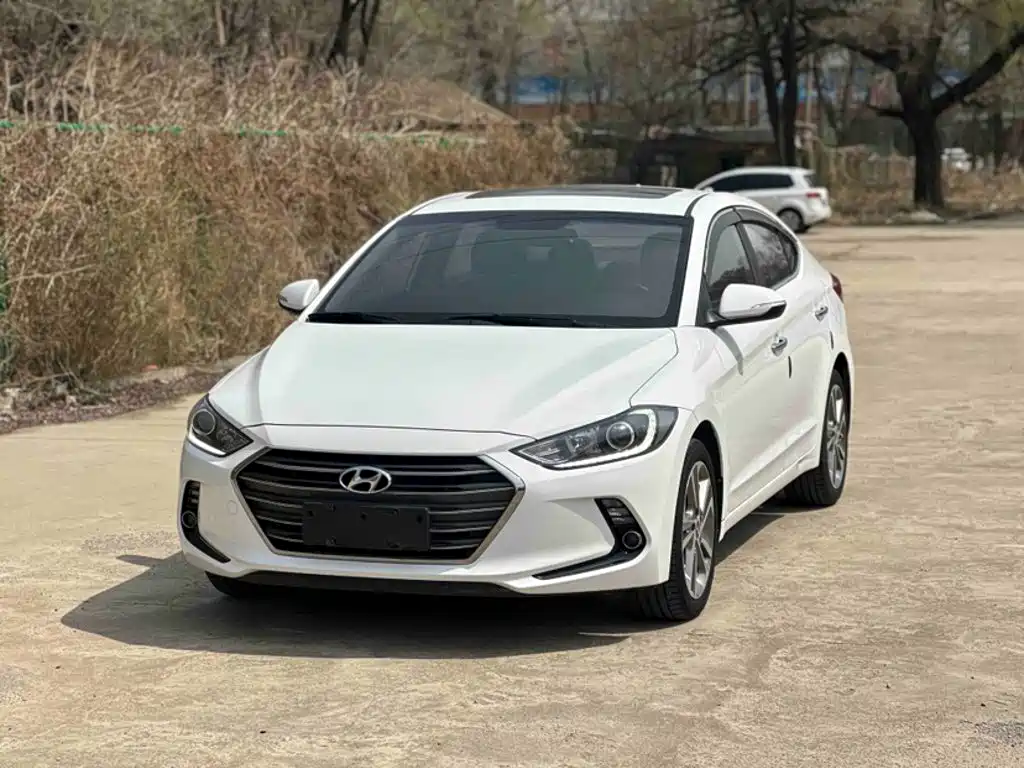 Hyundai Elantra 2019 — фото 2