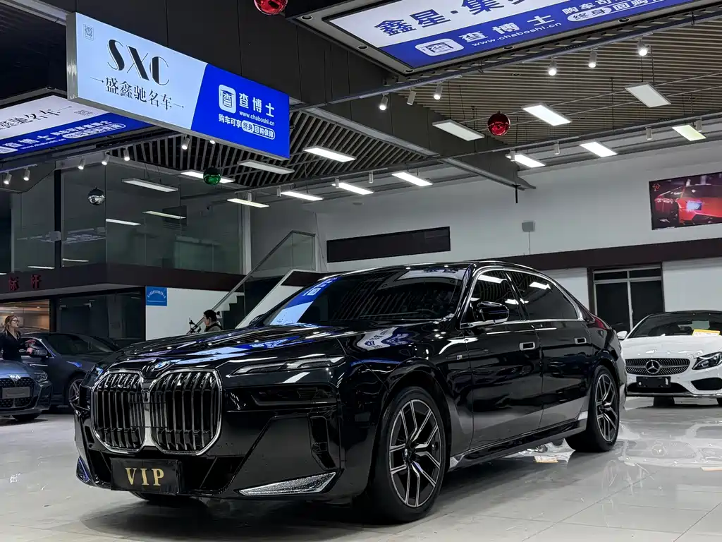 BMW 7 Series 2024 — фото 1