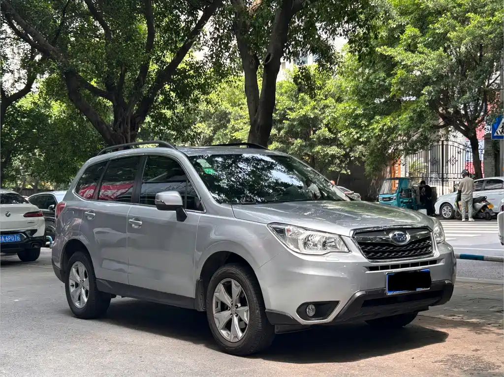 Subaru Forester 2014 — фото 3