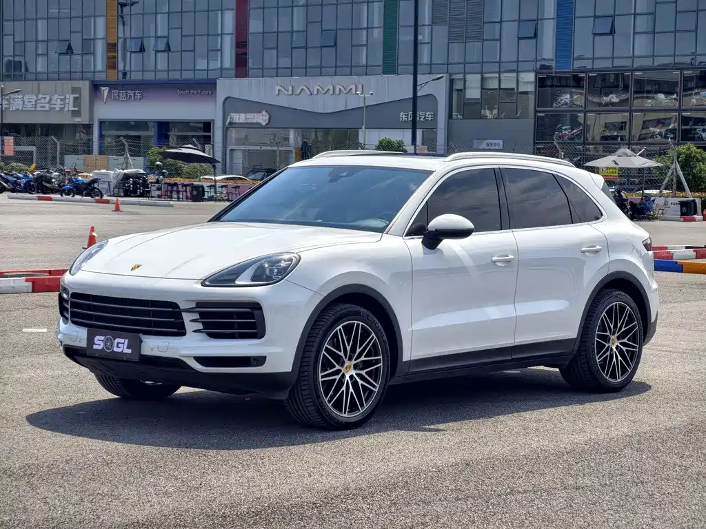 Porsche Cayenne 2022 — фото 1