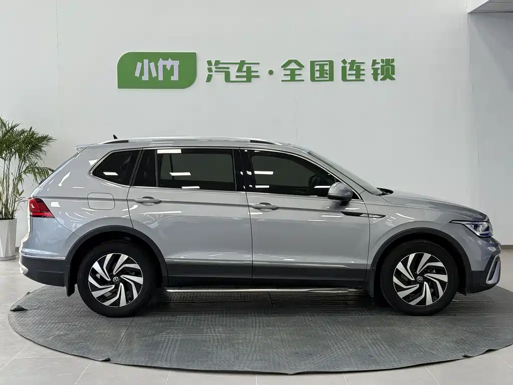 Volkswagen Tiguan L 2023 — фото 5