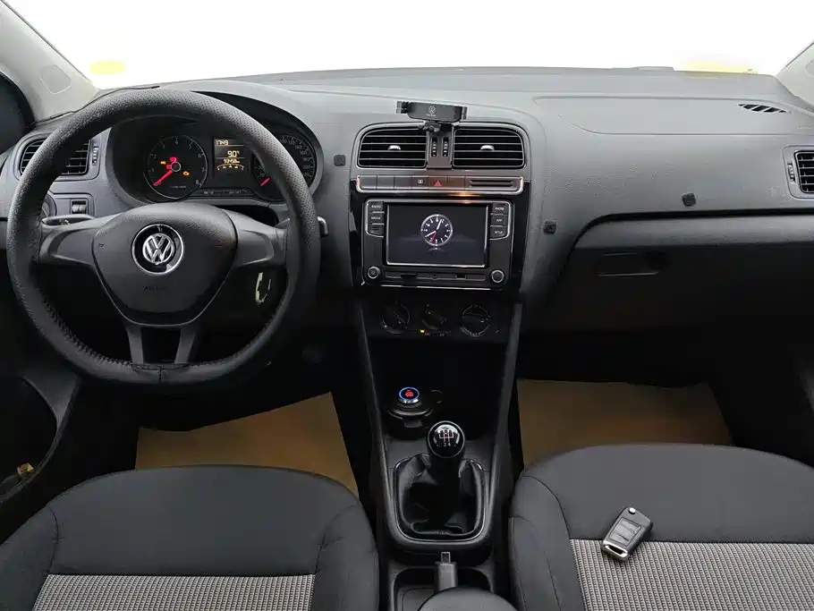 Volkswagen Polo 2015 — фото 12