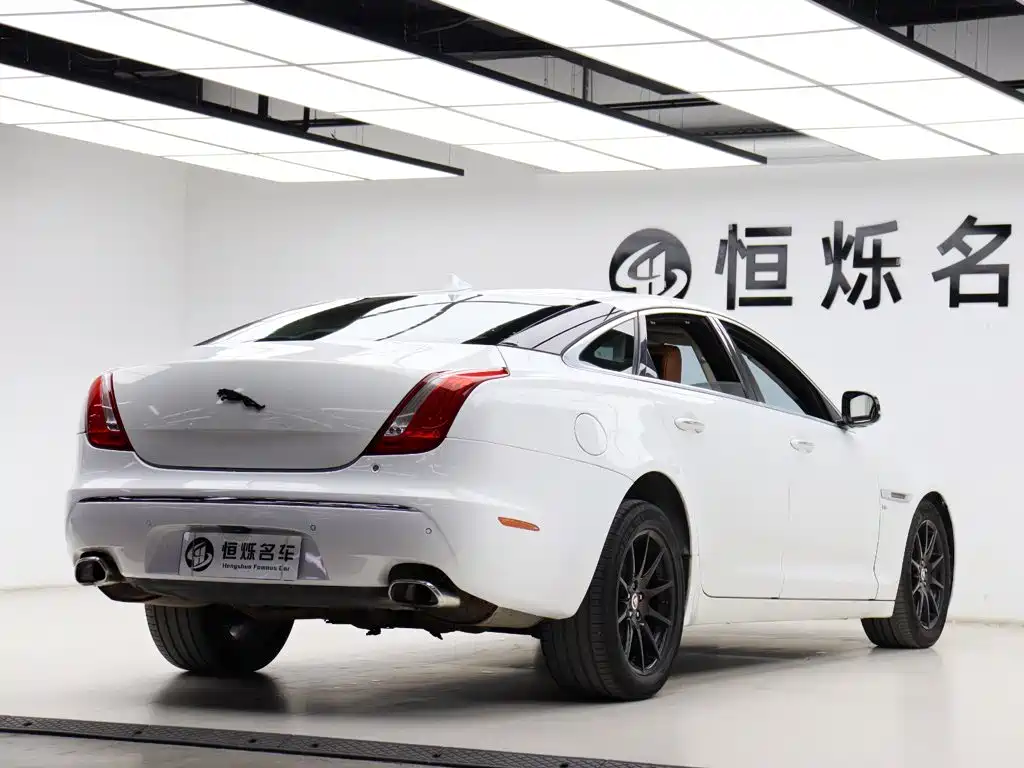 Jaguar XJ 2014 — фото 27