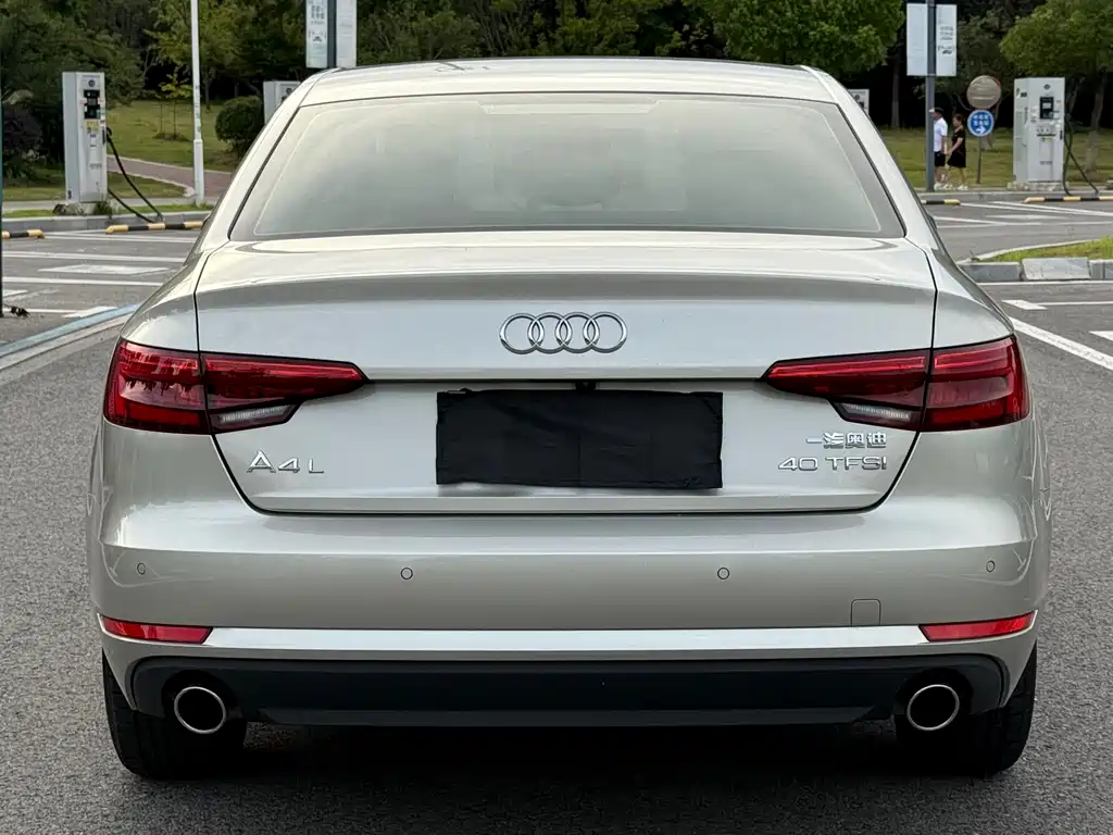 Audi A4L 2016