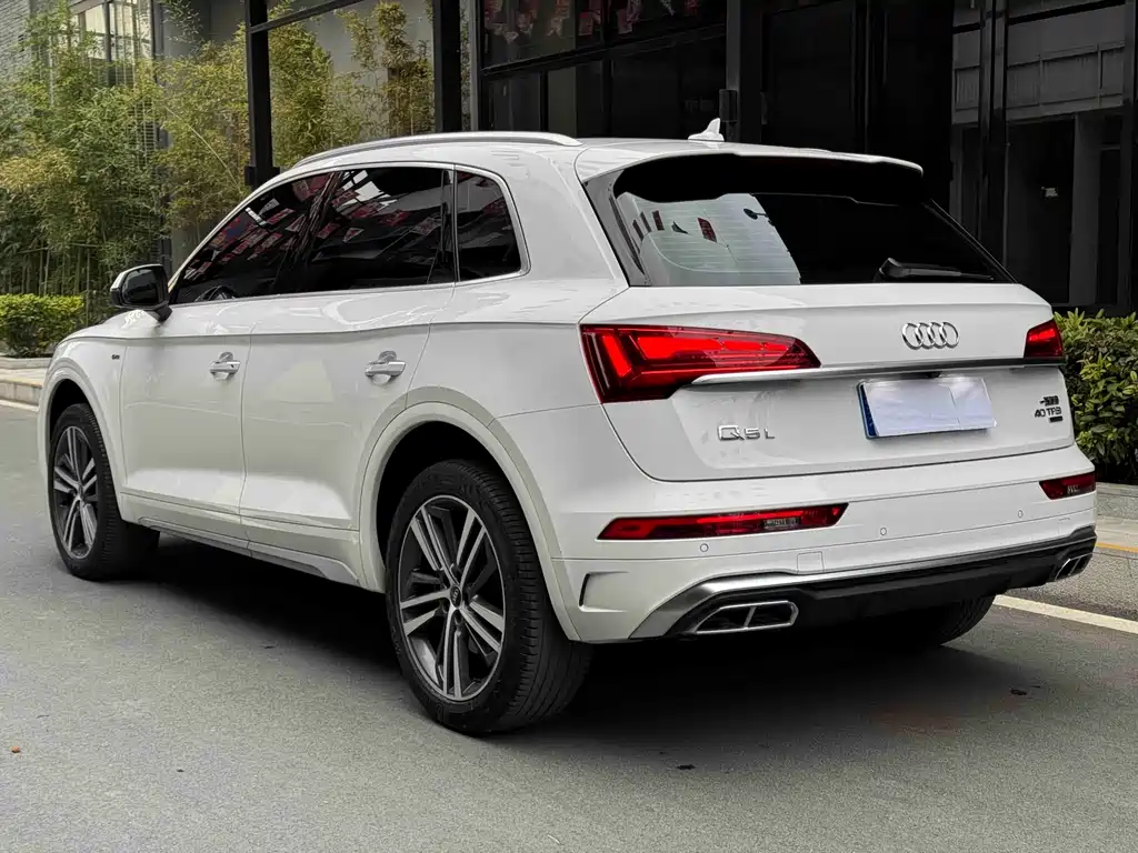Audi Q5L 2023 — фото 17