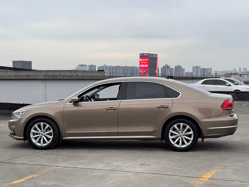 Volkswagen Passat 2017 — фото 5
