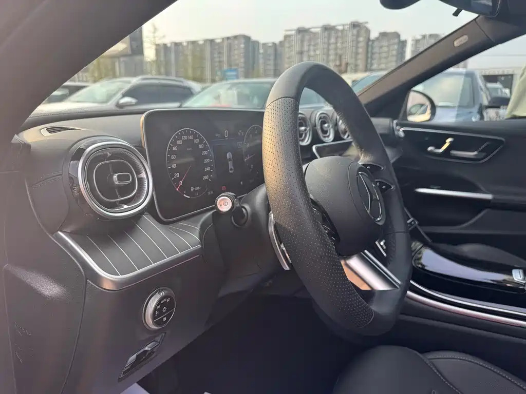 Mercedes-Benz C-Class 2023 — фото 23