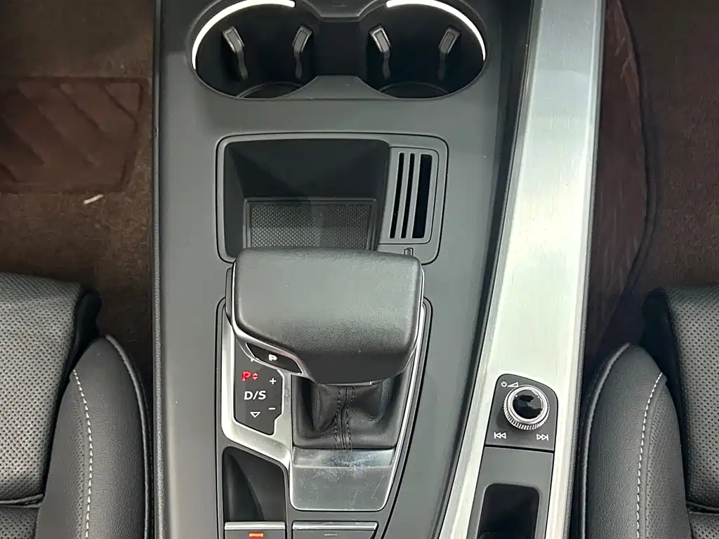 Audi A4L 2023 — фото 17