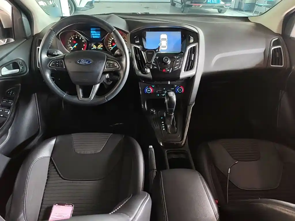 Ford Focus 2016 — фото 10