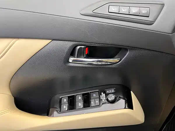 Toyota Alphard 2015