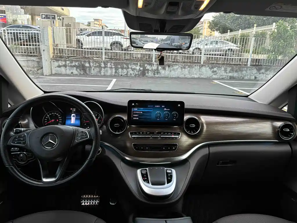 Mercedes-Benz V-Class 2022 — фото 10