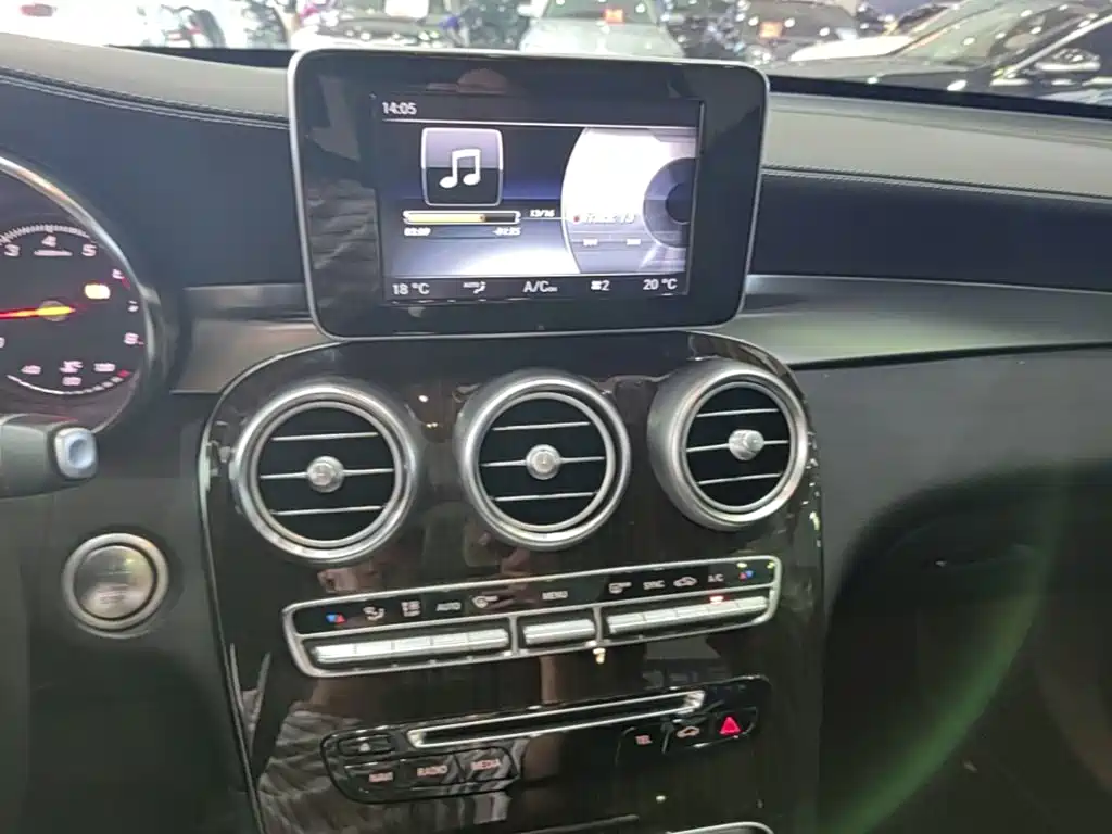 Mercedes-Benz GLC 2017 — фото 20