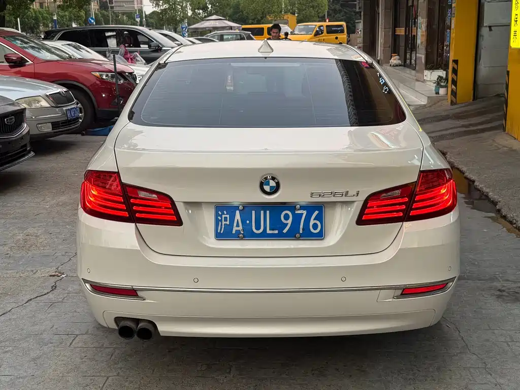 BMW 5 Series 2015 — фото 12