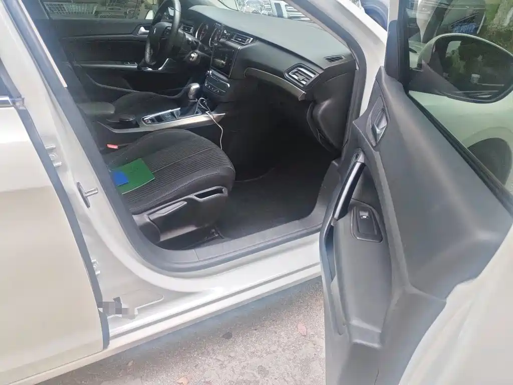 Peugeot 408 2015 — фото 19