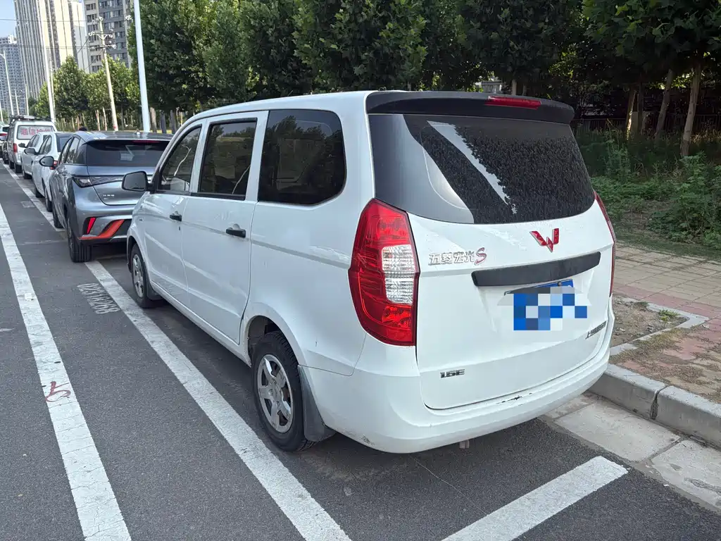 Wuling Hongguang 2018