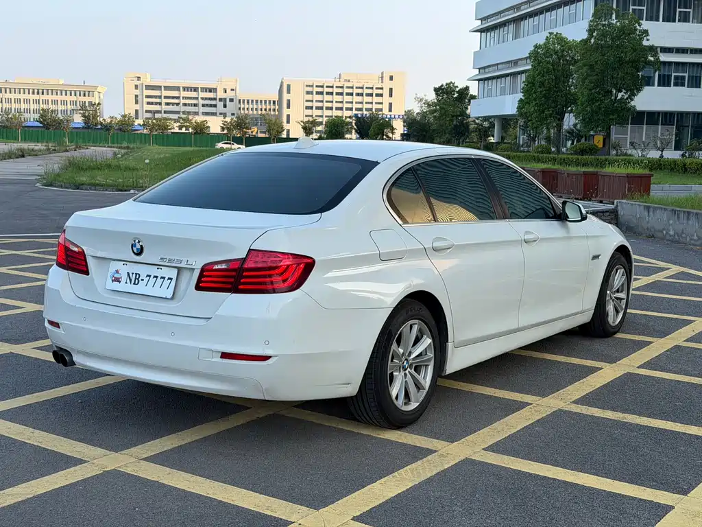 BMW 5 Series 2015 — фото 8