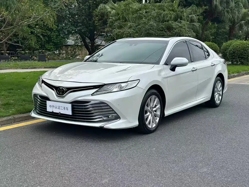 Toyota Camry 2020 — фото 1