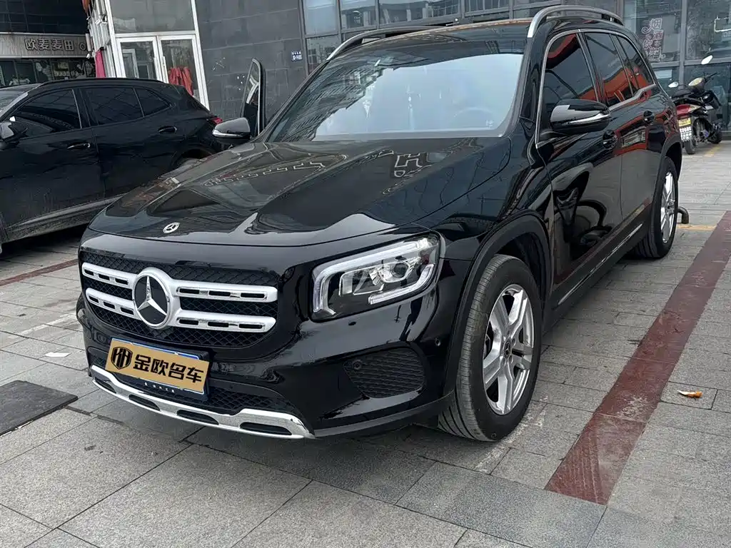 Mercedes-Benz GLB 2023 — фото 1