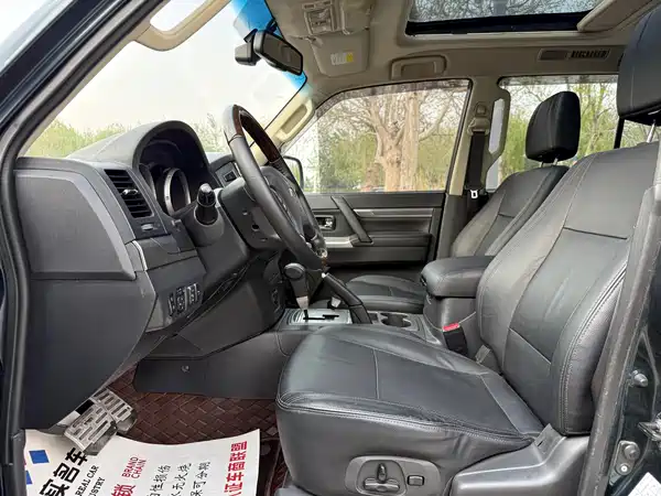 Mitsubishi Pajero 2016