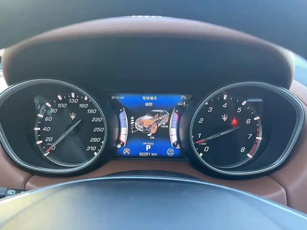 Maserati Levante 2017 — фото 26