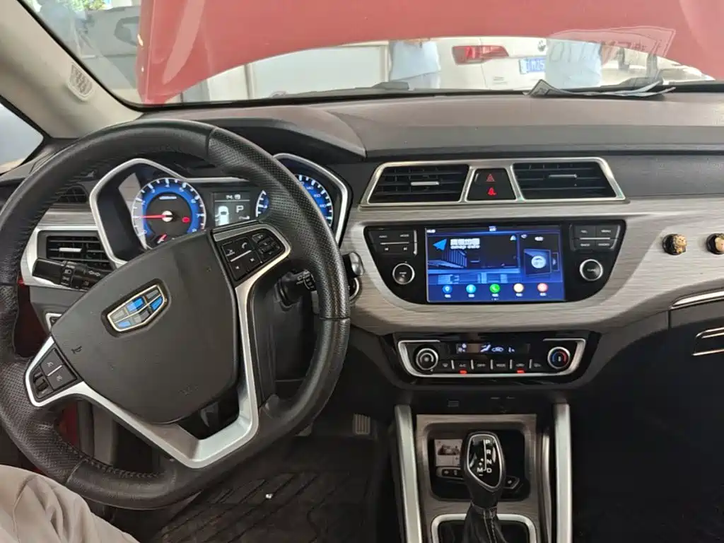 Geely Vision X3 2018 — фото 10