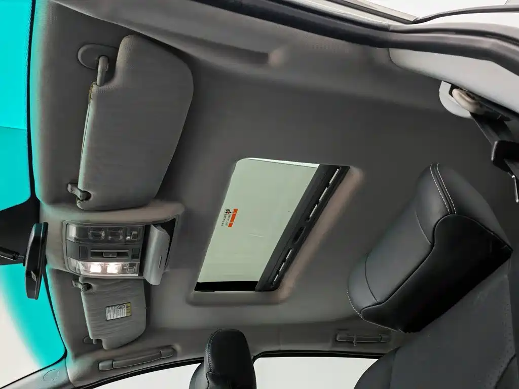 Luxgen Da7 SUV 2016 — фото 14