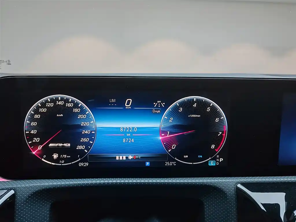 Mercedes-Benz A-Class AMG 2025 — фото 9