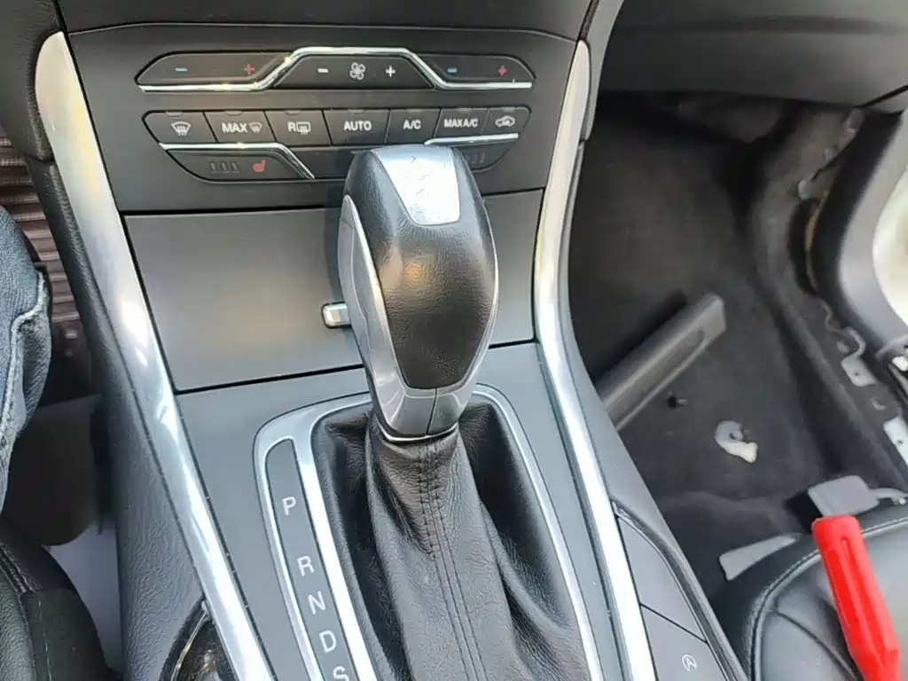 Ford Edge 2019 — фото 10