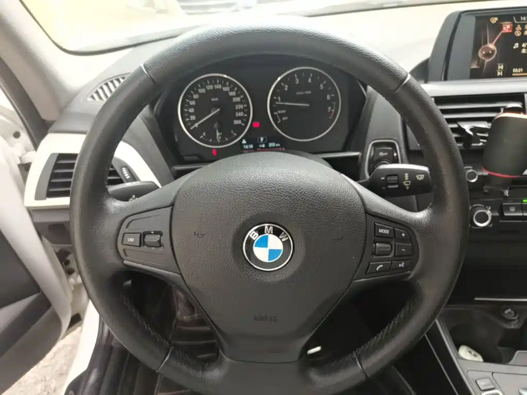 BMW 1 Series 2015 — фото 11