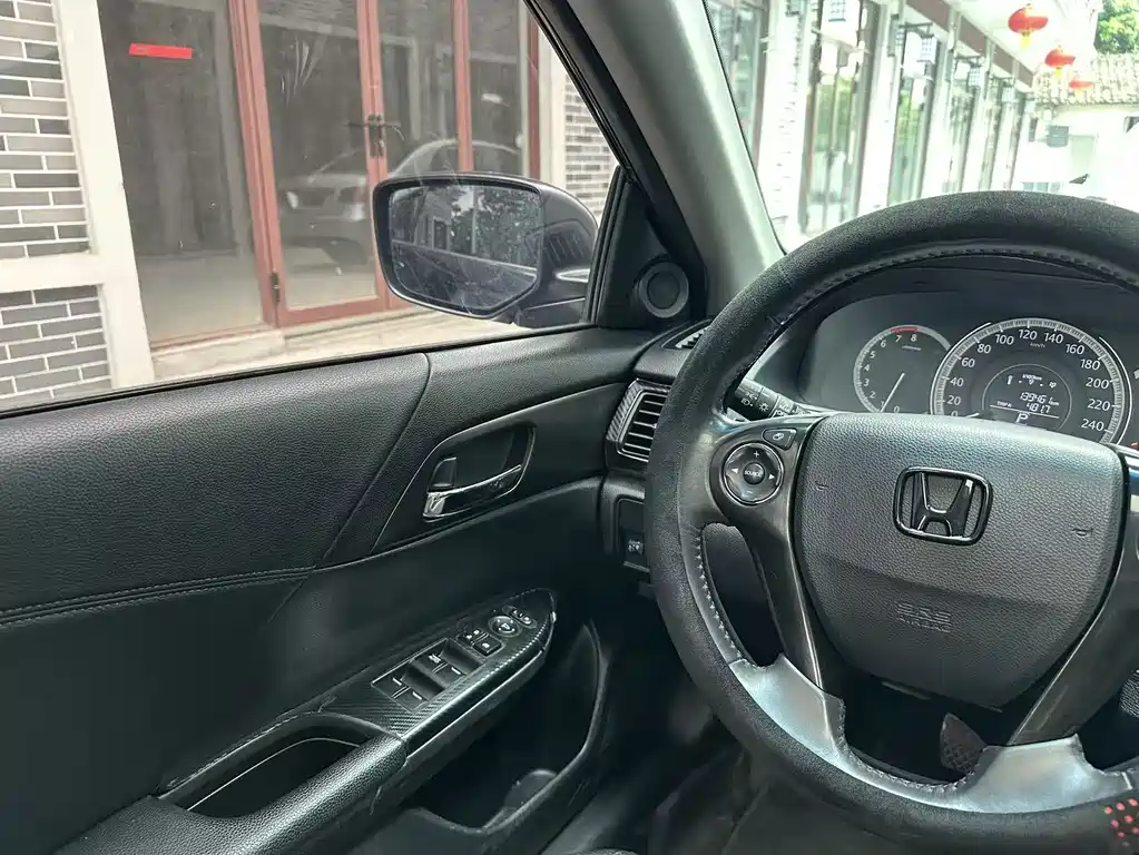Honda Accord 2014 — фото 15