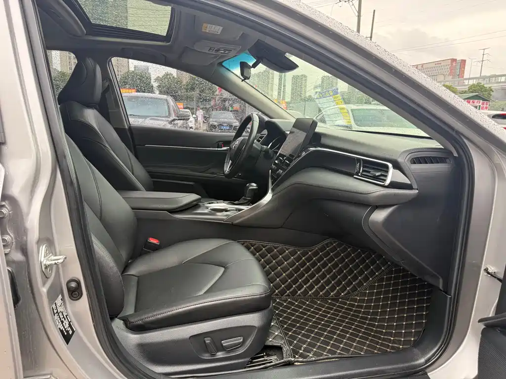 Toyota Camry 2021 — фото 15