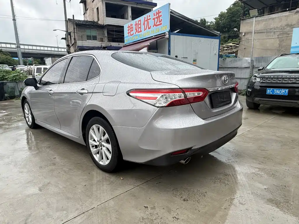 Toyota Camry 2021 — фото 18