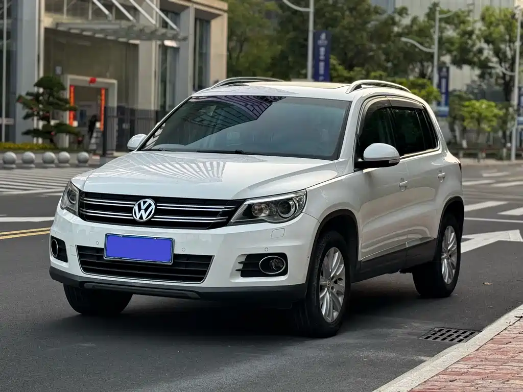Volkswagen Tiguan 2011 — фото 1