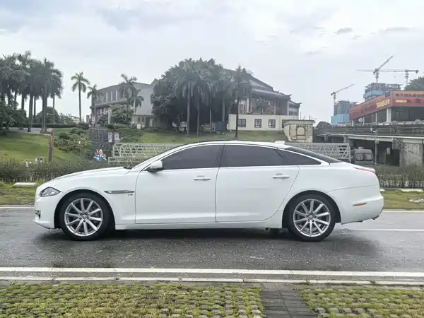 Jaguar XJ 2016
