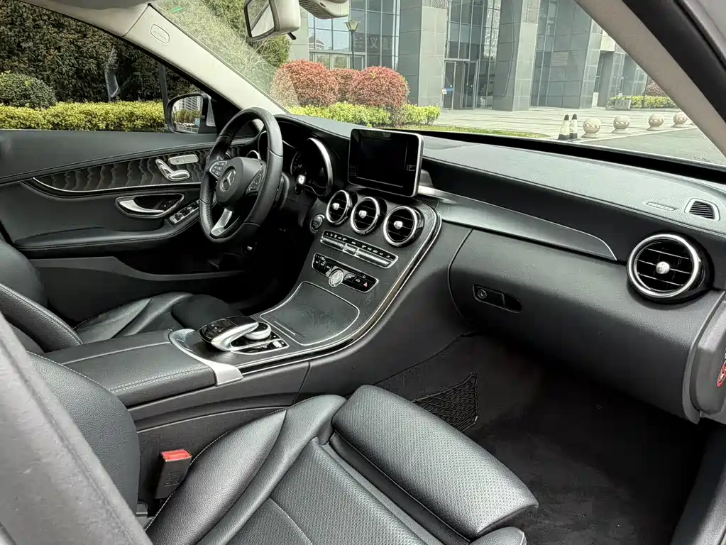 Mercedes-Benz C-Class 2018 — фото 12