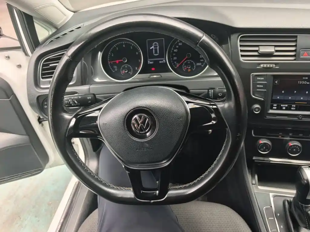 Volkswagen Golf 2017 — фото 11