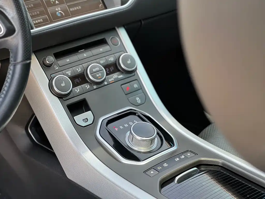 Land Rover Evoque 2016 — фото 17