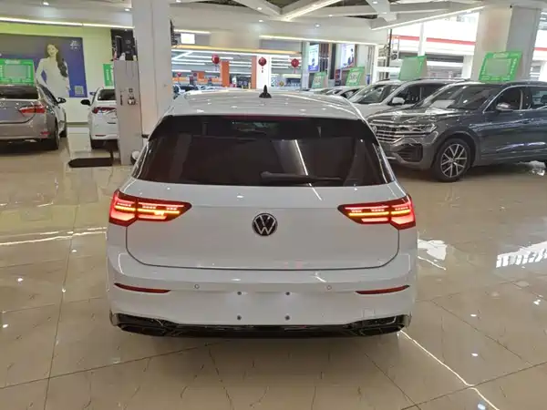 Volkswagen Golf 2024