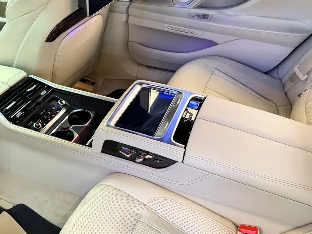 BMW 7 Series 2015 — фото 12