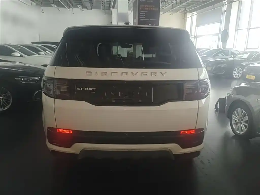 Land Rover Discovery Sport 2023 — фото 6