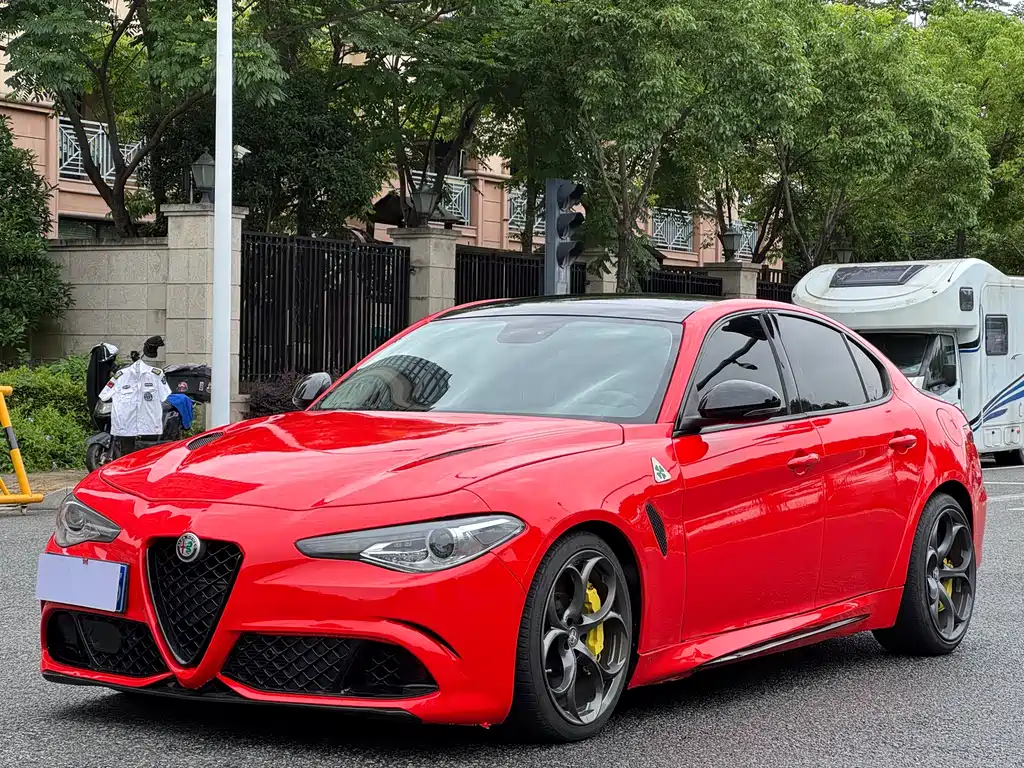 Alfa Romeo Giulia 2017 — фото 3