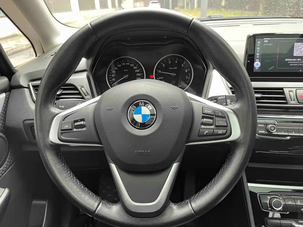 BMW 2 Series Active Tourer 2017 — фото 10