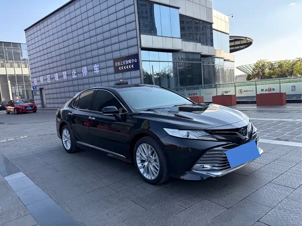 Toyota Camry 2019 — фото 3